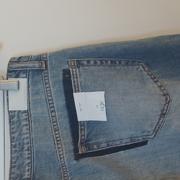 NWT Disclosed Distressed Mom Jeans with Cuffed Hem Medium/Light Wash‎ Size 31 - Picture 3 of 9